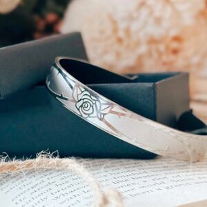 💜5/$50💜 Owlcrate Hunter Silver Floral Bangle Cuff Bracelet